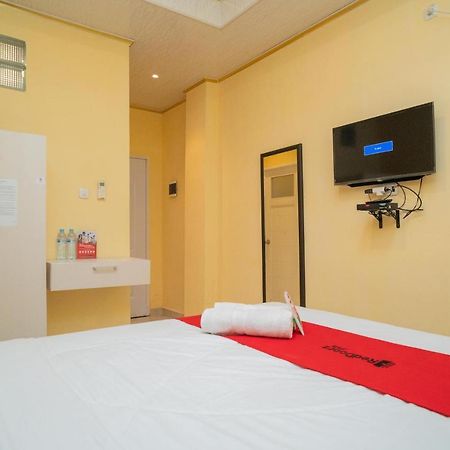 Reddoorz Plus Syariah Near Pasar Turi สุราบายา ภายนอก รูปภาพ