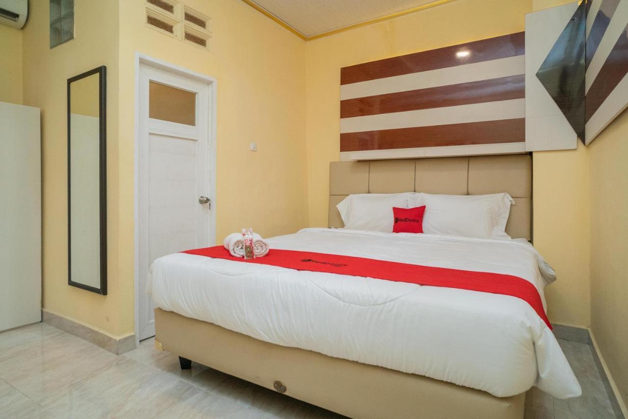 Reddoorz Plus Syariah Near Pasar Turi สุราบายา ภายนอก รูปภาพ
