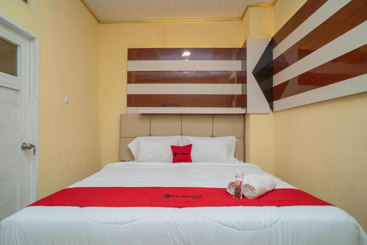 Reddoorz Plus Syariah Near Pasar Turi สุราบายา ภายนอก รูปภาพ