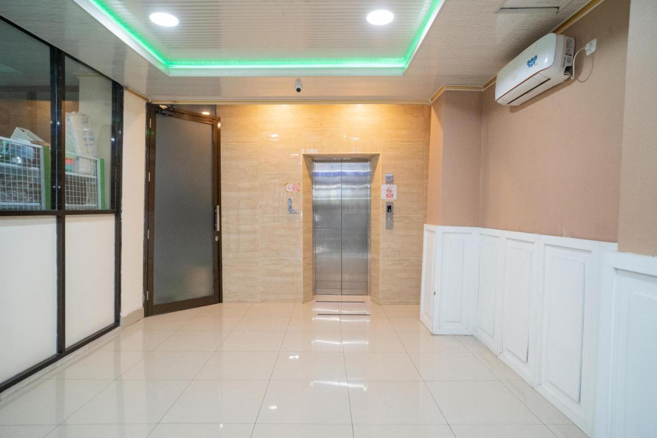 Reddoorz Plus Syariah Near Pasar Turi สุราบายา ภายนอก รูปภาพ