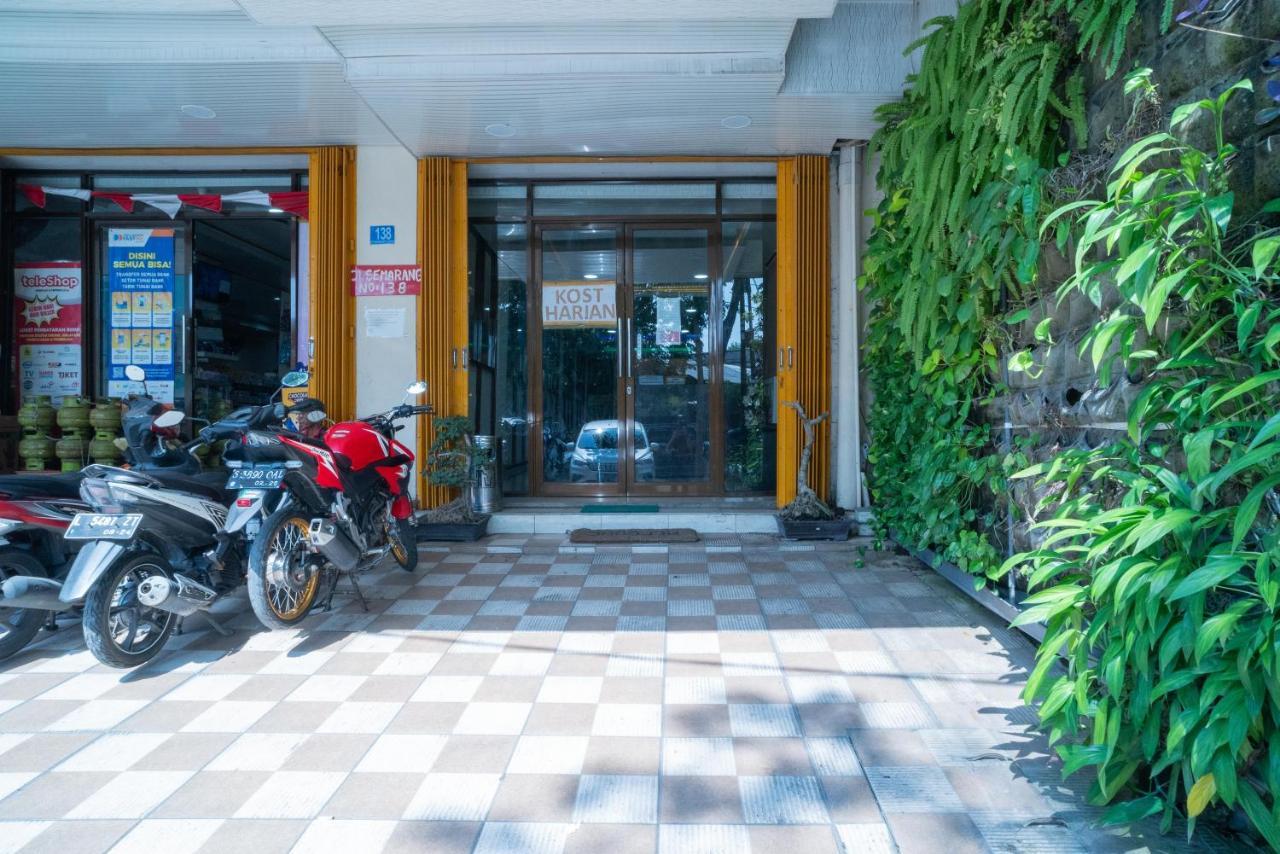 Reddoorz Plus Syariah Near Pasar Turi สุราบายา ภายนอก รูปภาพ