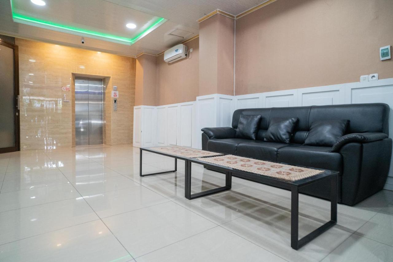 Reddoorz Plus Syariah Near Pasar Turi สุราบายา ภายนอก รูปภาพ